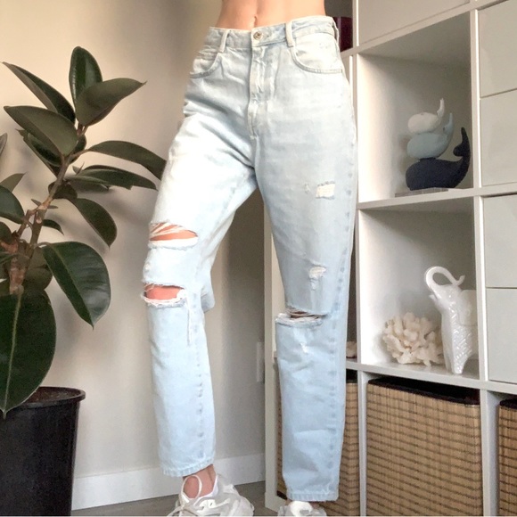 ZARA HIGH WAISTED RIPPED LIGHT BLUE JEANS - Picture 2 of 8